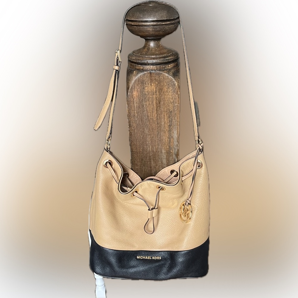 Michael Kors Pebbled Leather Bucket Shoulder Bag Tan Black Gold Drawstring 11x12
